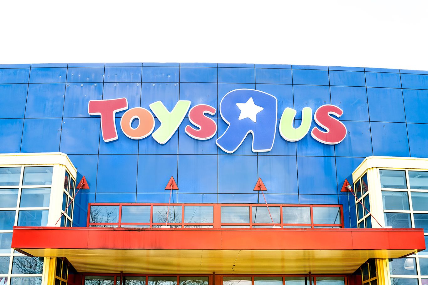 Toy-store-toys-r-us-closed-compressor